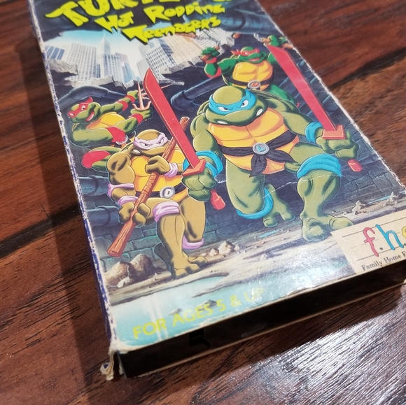Teenage Mutant Ninja Turtles VHS - Picture 2 of 10
